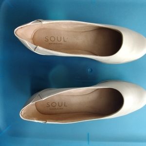 Size 11 Light Tan Slip-on